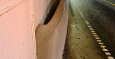 Oppføring av betongrekkverk ved inngang til tunell